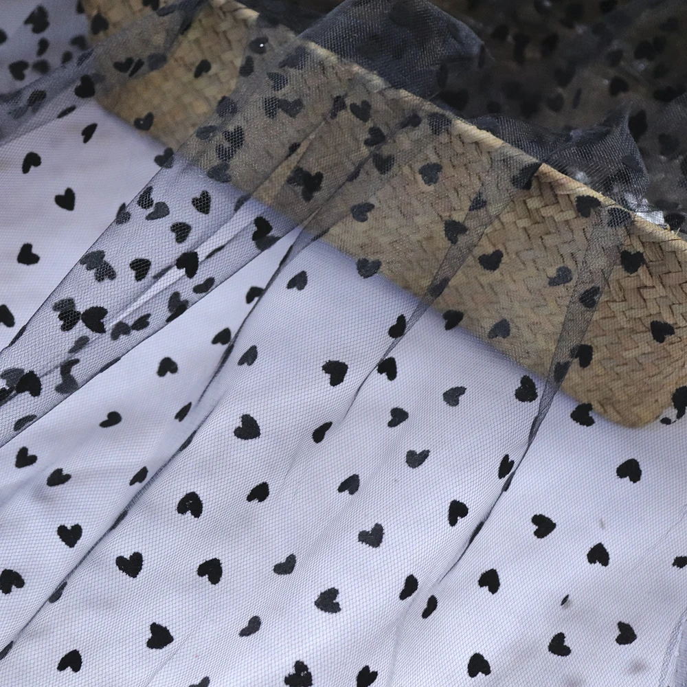 Сетчатая гипюровая кружевная ткань в горошек с черными сердечками 150 см | Дом и