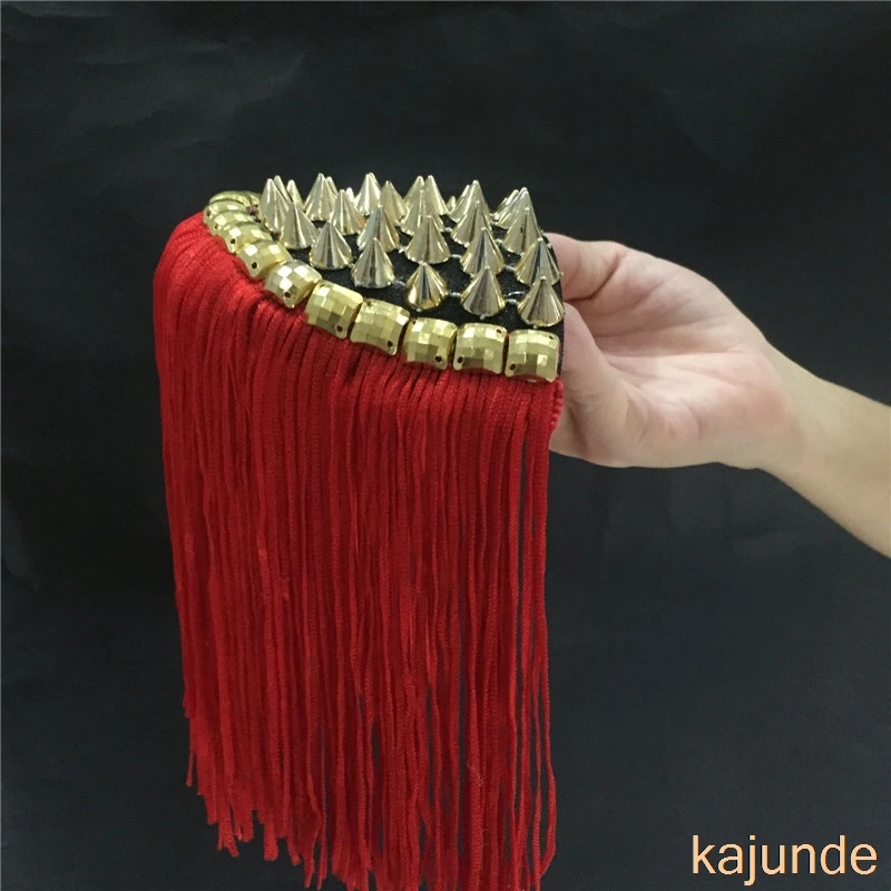 Комплект одежды из 2 предметов красный/белый/черный с бахромой и эполетами модная