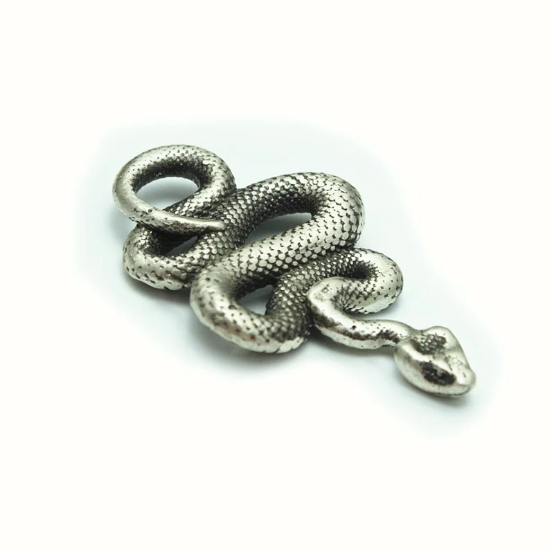 HelloLook 990 Pure Silver Animal Snake Pendant Gifts Punk Style Necklace Jewelry Accessories on переводится на русский язык следующим образом: Животное-змея из чистого серебра 990 HelloLook: подвеска, подарок, панк-стиль, ожерелье, ювелирные аксессуары.