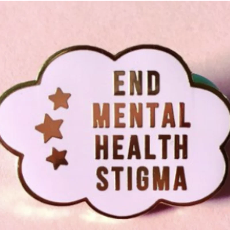 Брошь на лацкан с эмалью золотого цвета в форме букв 2021 | Дом и сад