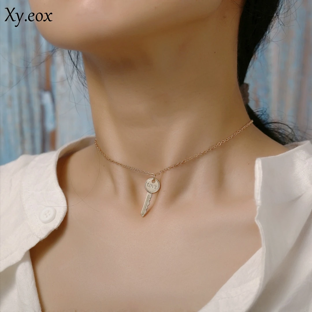 

Золотая цепочка-ожерелье с надписью «Love»