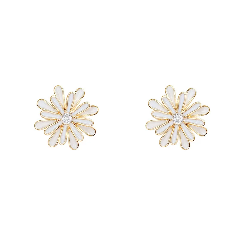 

Korean three-dimensional white elegant small Daisy earrings feminine temperament small fresh S925 silver needle fashion earrings