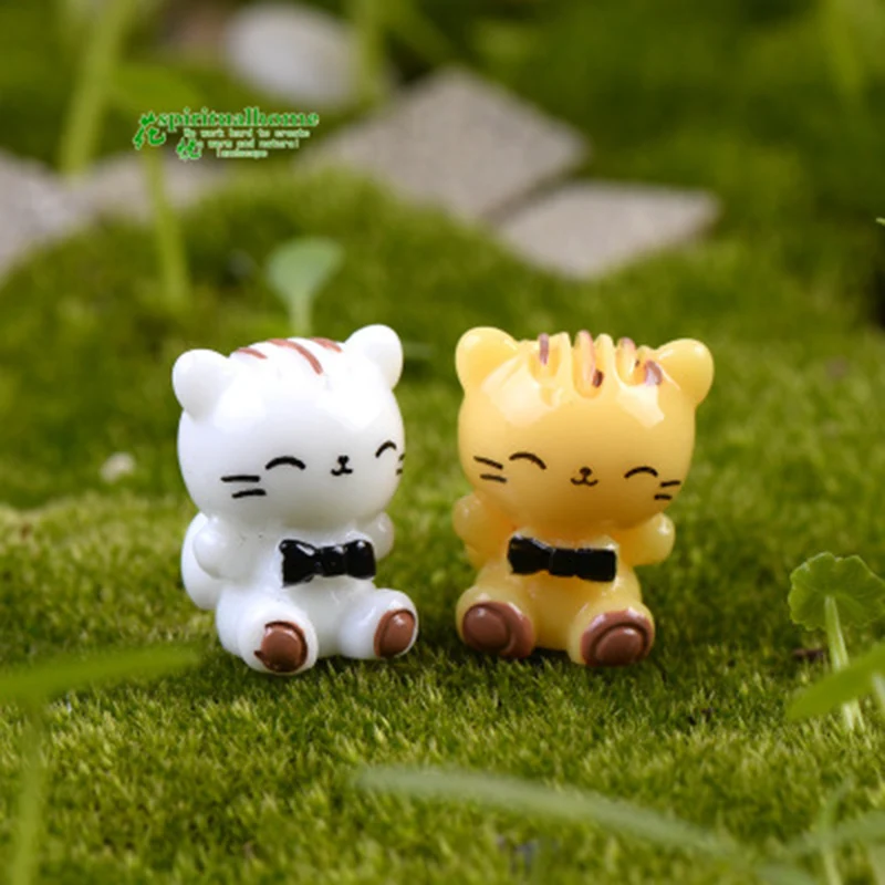 Статуя котенка из мультфильма Счастливый Кот белая и желтая украшение для