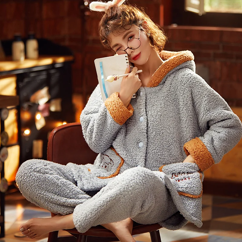 

Новый зимний женский фланелевый теплый пижамный комплект с капюшоном в виде медведя, утепленная мультяшная одежда для сна из кораллового ф...