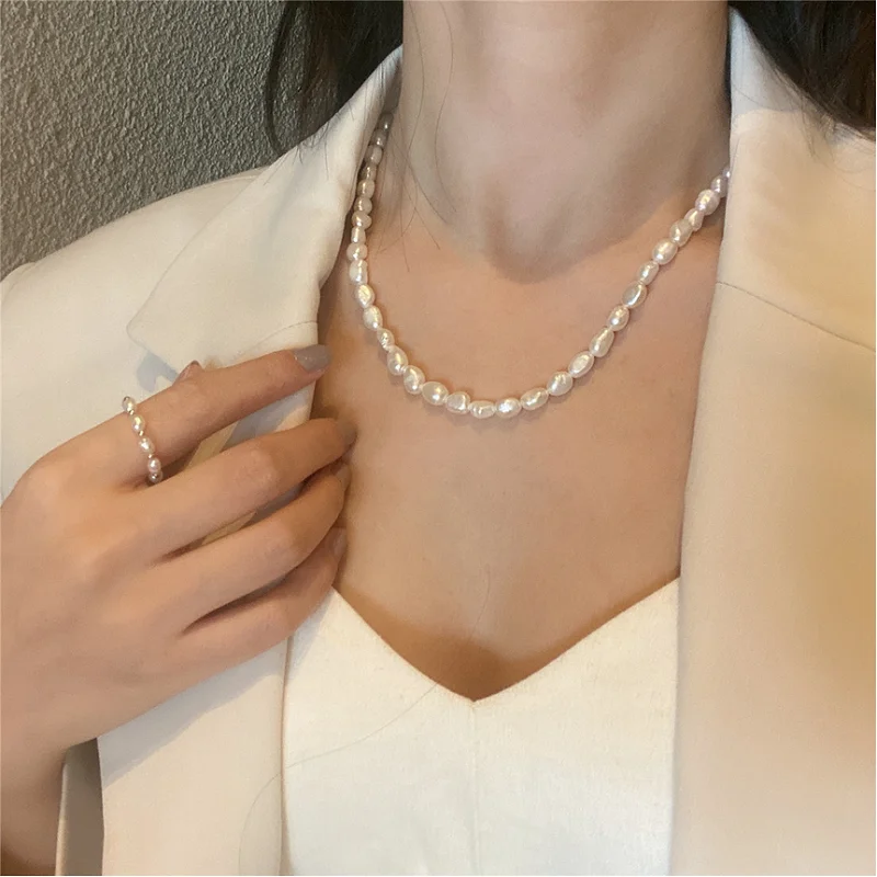 

Korean Version Of Iight luxury Wind Sweater Chain Freshwater Pearl Necklace Internet Celebrity French Gentle Wind Clavicle Chain