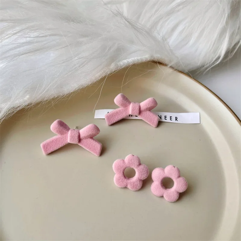 

Design Temperament Vintage Womens Earrings Bowknot Little Flowers Clip on Earrings