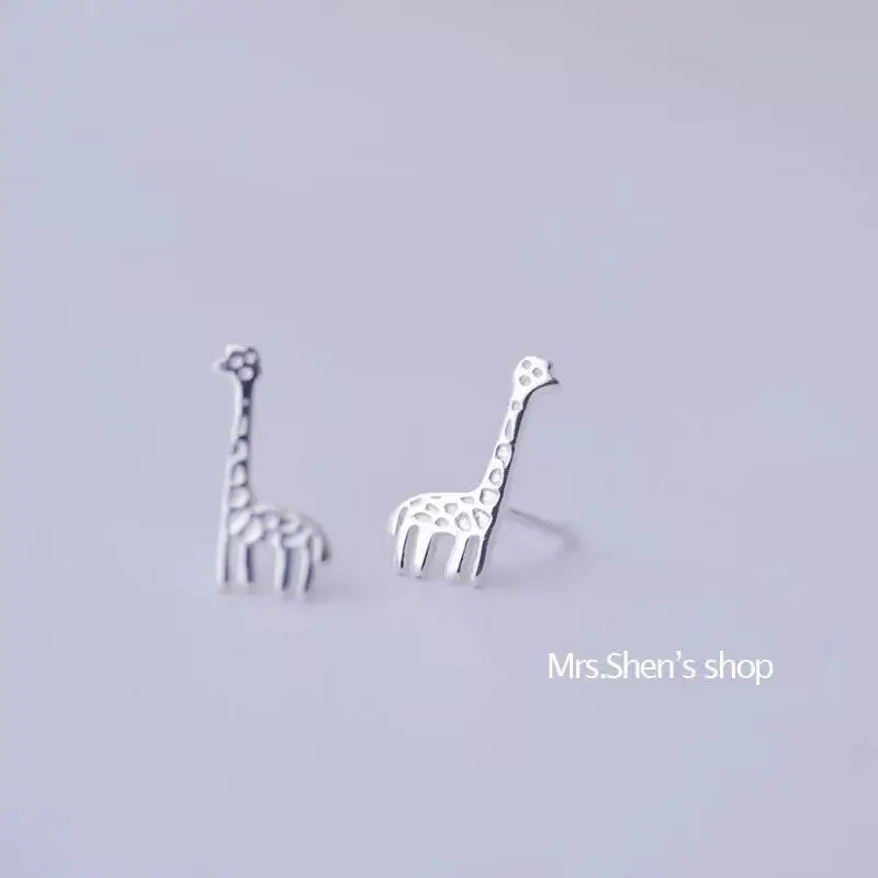 Милые медные серьги-гвоздики в минималистичном стиле с кроликом серебряного