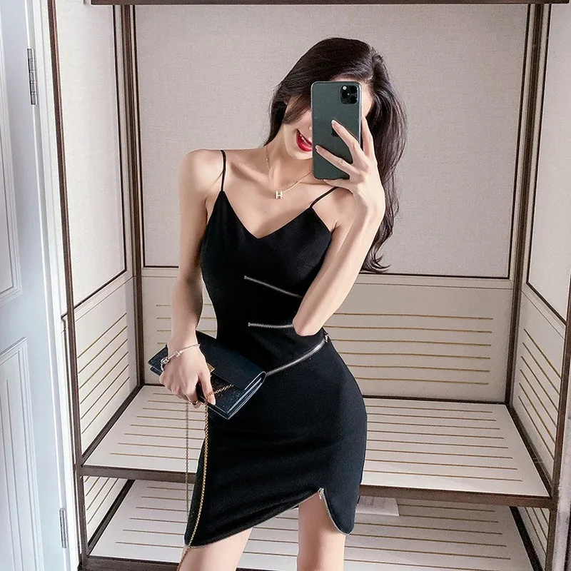 

Spring and Summer 2020 Korean New Black Fashion All-around Metal Zipper Decoration V-neck Slim Irregular Suspender Mini Dress
