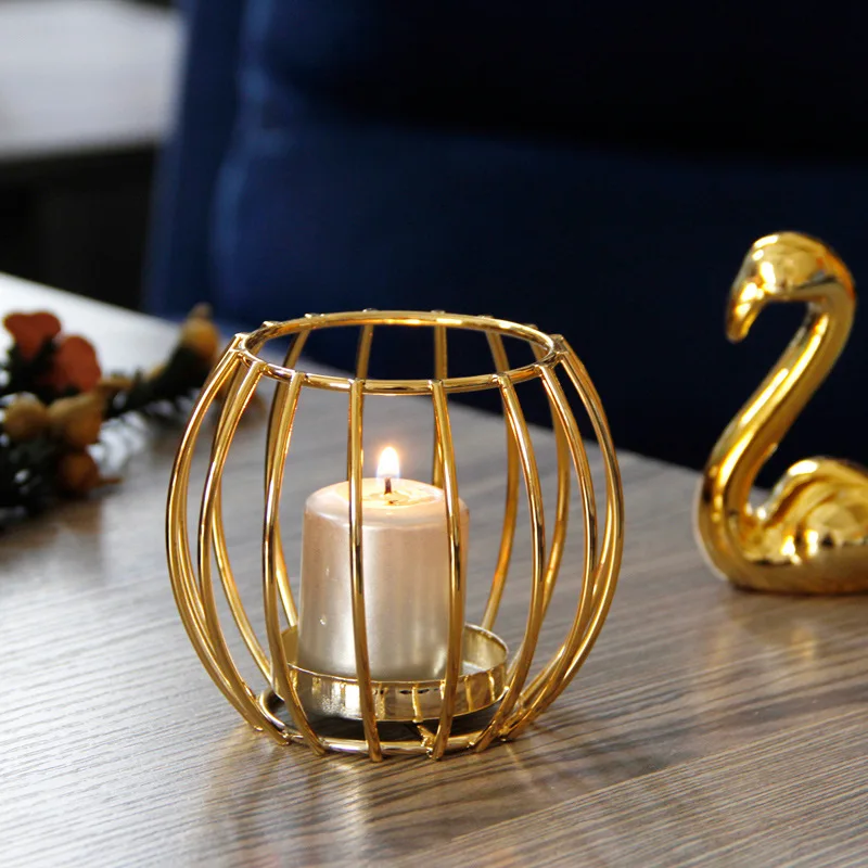 

Hollow Golden Metal Candle Holder Christmas Decoration Candle Holder Luxury Metal Candlestick Christmas Dining Table Ornaments