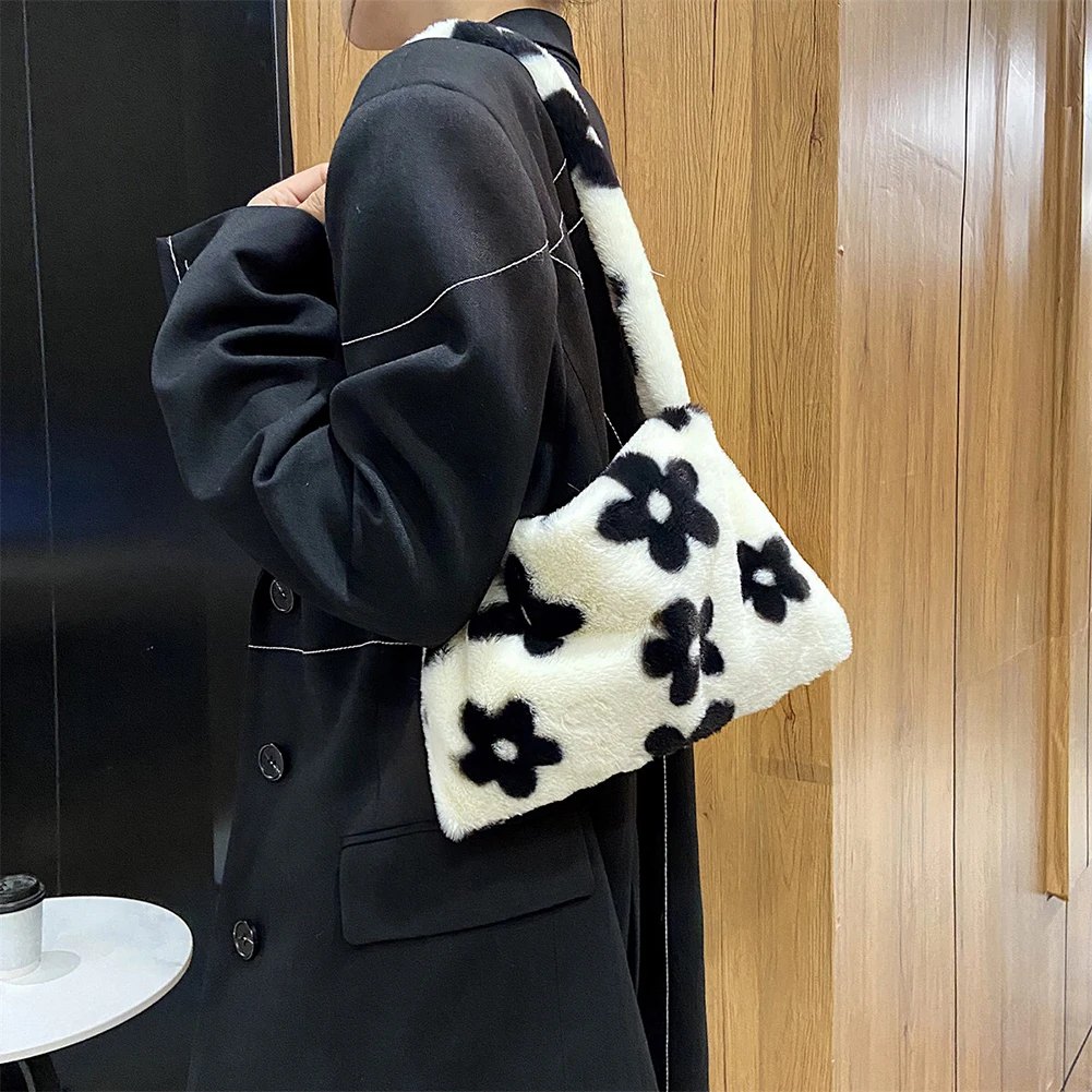 

Сумка на плечо с цветочным принтом и сердечками для девочек