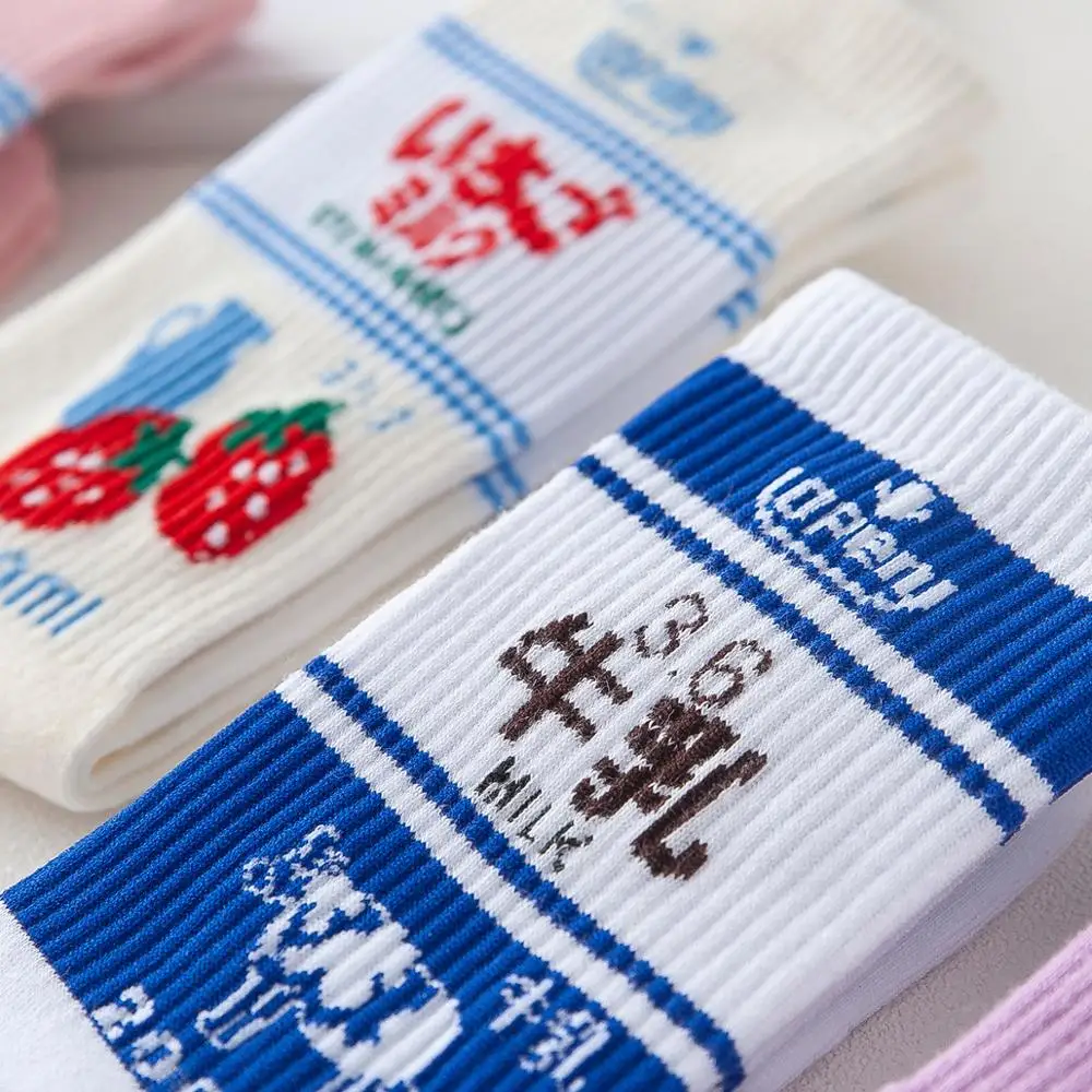 Для женщин носки Kawaii из жаккардовой ткани с принтом клубники Молочный