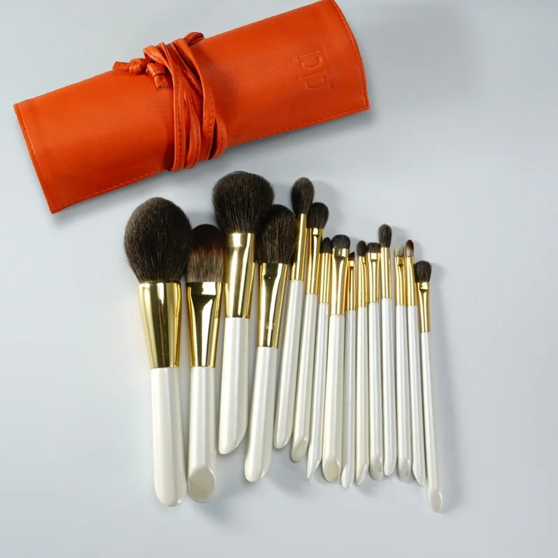 Набор профессиональных кистей для макияжа ручной работы мягкие голубые белки