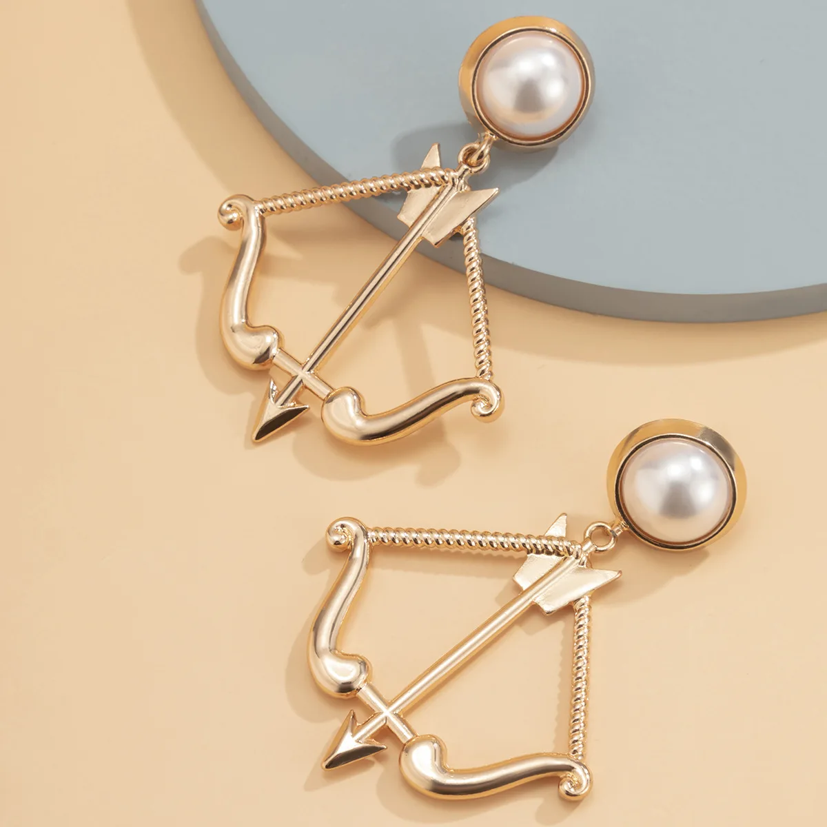 Vntage Bow and Arrow Pendant Hanging Earrings For Women Hip-hop Big Stud Earrings Fashion Imitation Pearl Piercing Jewelry 2021