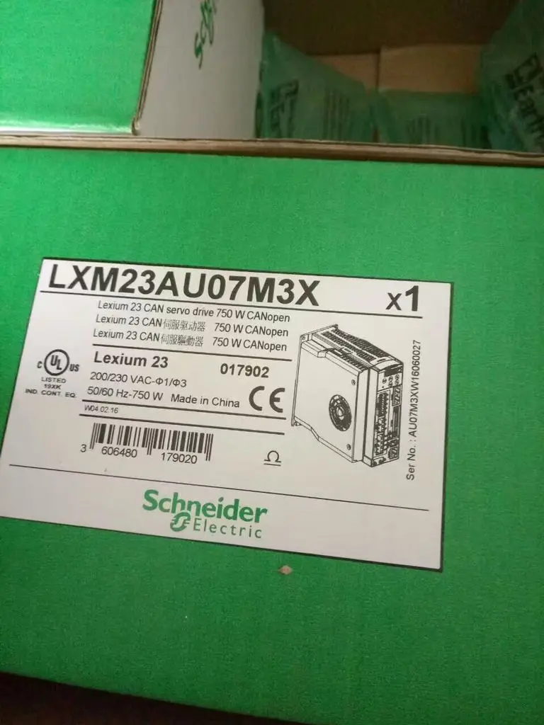 Привод Lxm23au07m3x с одним дополнительным портом связи чем Lxm23du07m3x специальное