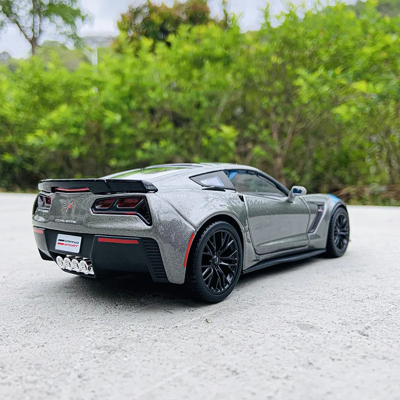 Спортивная модель автомобиля Maisto 1:24 2017 Chevrolet Corvette из сплава декоративная