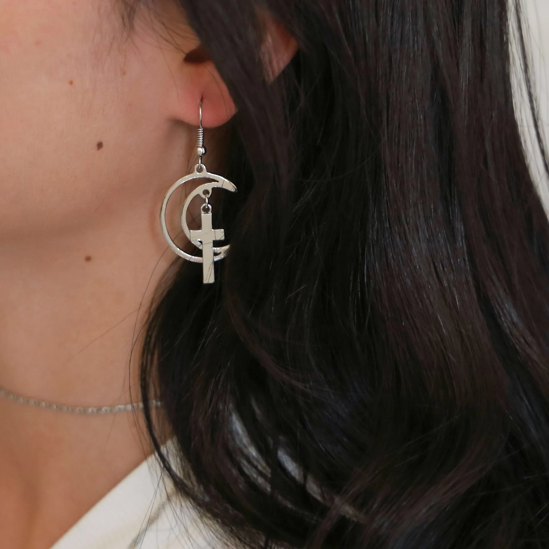 Модные серьги кисточки с подвеской в виде креста полые форме Луны темпераментные