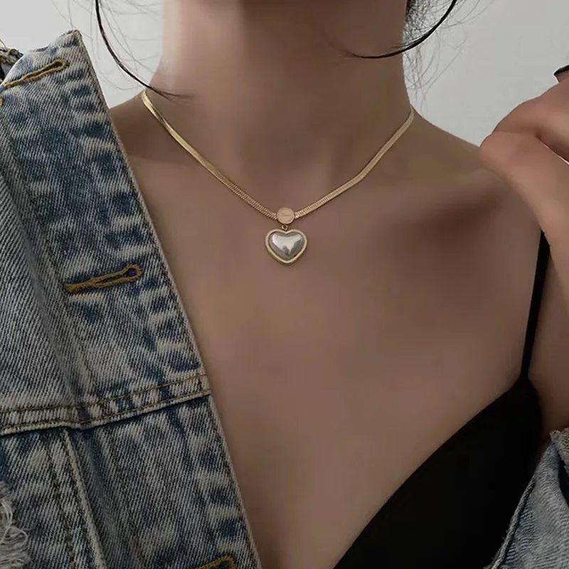 

LOVOACC Personality Golden Chunky Snake Chain Titanium Steel Necklace for Women White Pearl Love Heart Pendant Choker Necklaces