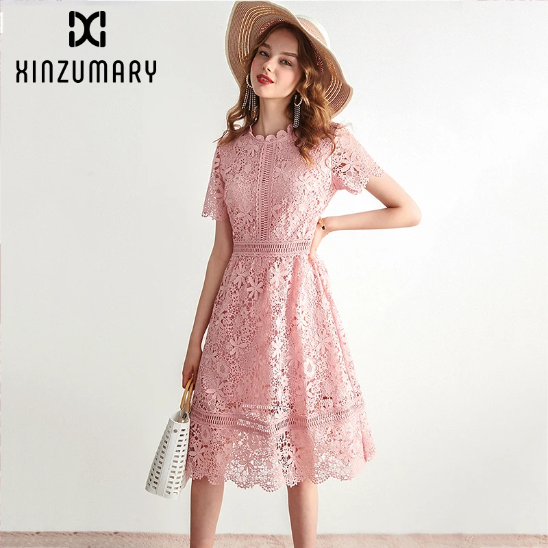 Кружевное лоскутное платье средней длины с круглым вырезом и коротким рукавом