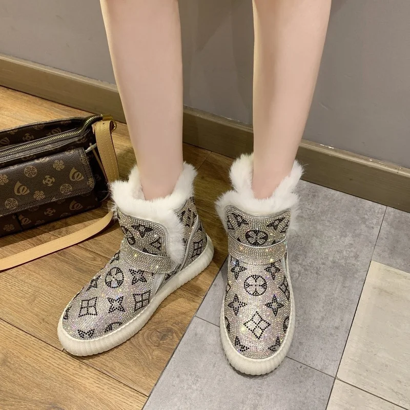 

2021 Брендовые женские ботинки, женская зимняя модная обувь с плюшевой подкладкой для девушек, водонепроницаемые Роскошные ботинки стразы на...