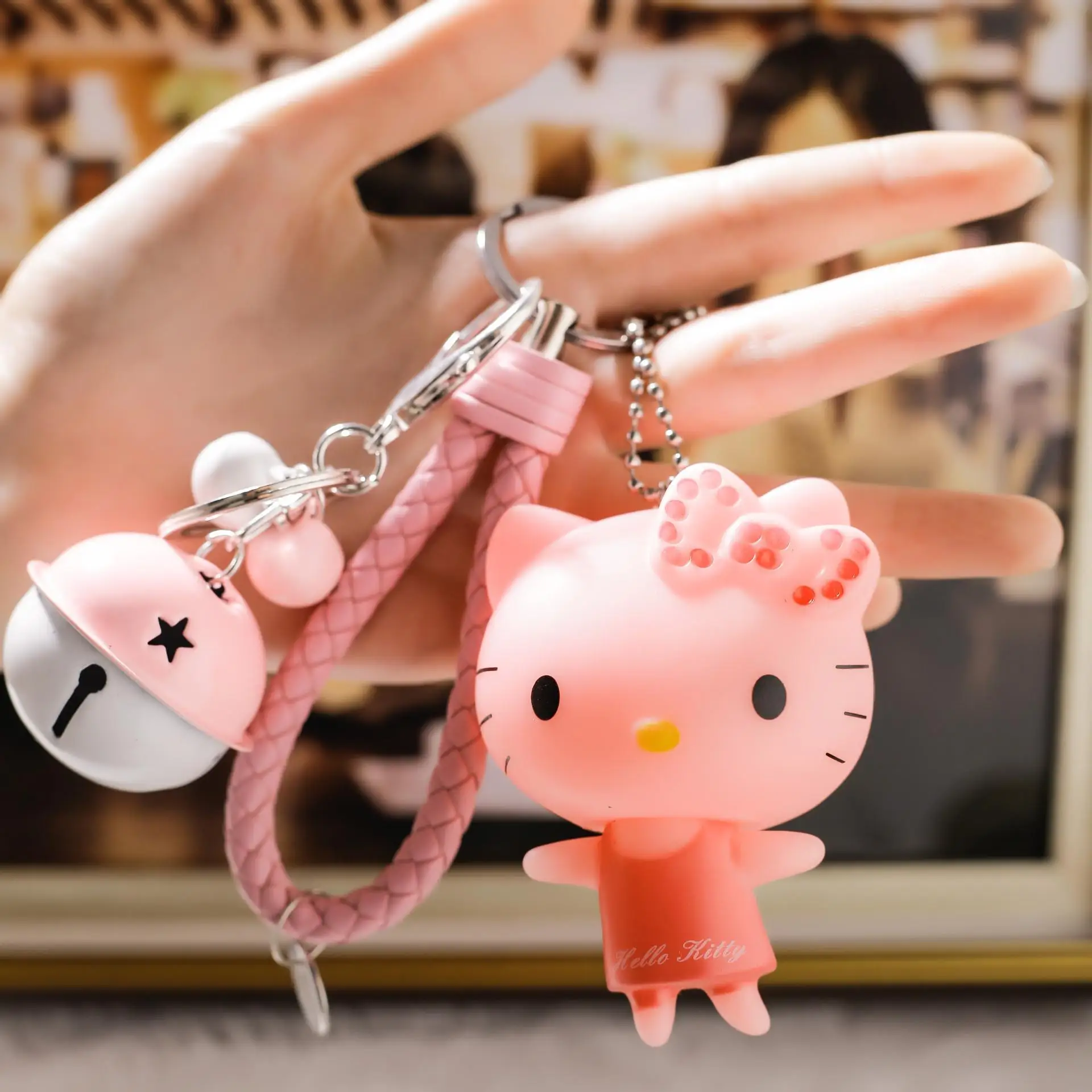 

TAKARA TOMY Hello Kitty Keychain Pendant Car Key Jewelry Cute Buckle Men and Women Backpack Schoolbag Pendant Doll