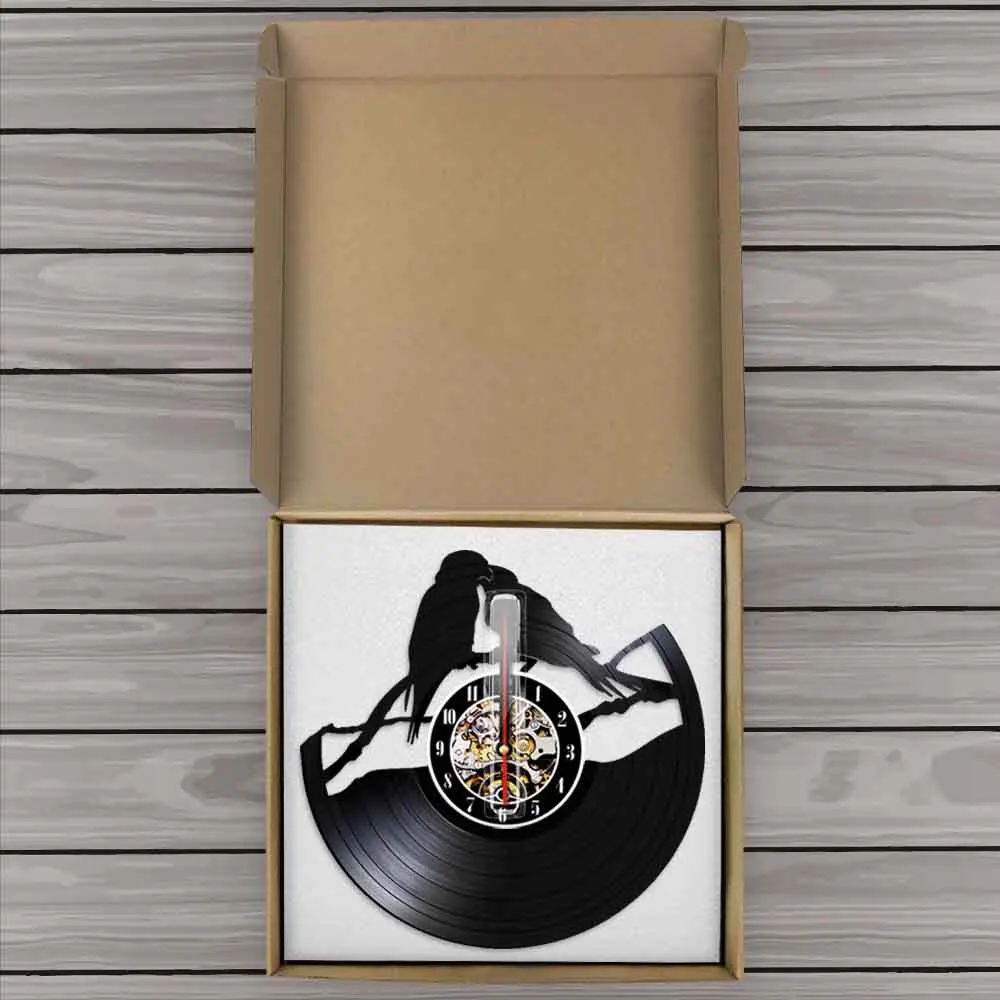 Настенные часы в виде попугаев на ветке с виниловой пластиной|Настенные часы| |