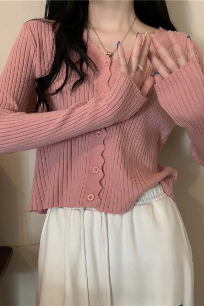 Early autumn Korean top new design sense short women's knitted cardigan lazy style V-Neck long sleeve sweater coat |