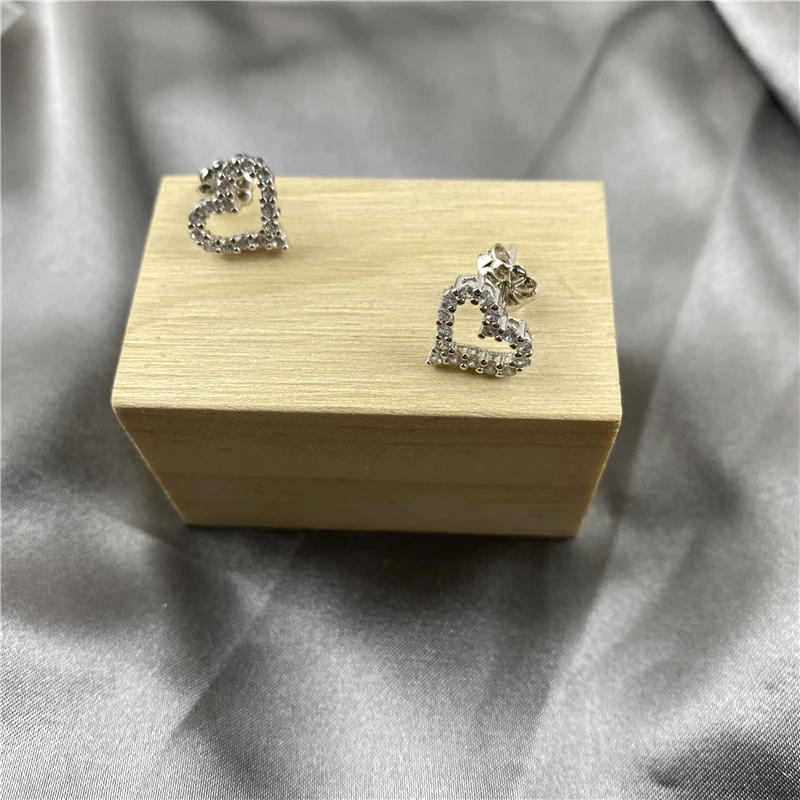 

2021 classic new flash diamond love female earrings, pure silver 925 fashion jewelry make you more fashionable