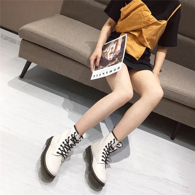 Bootee/ женские ботинки на низком каблуке; женские ботильоны; роскошные дизайнерские ботинки с круглым носком; женские короткие ботинки со шнуровкой в стиле рок