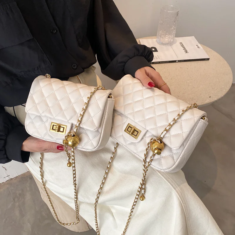 

New Small Fragrance Bag Female Korean Version of Rhombic Golden Ball Chain Messenger Bag Retro Texture Shoulder Bag Handbag