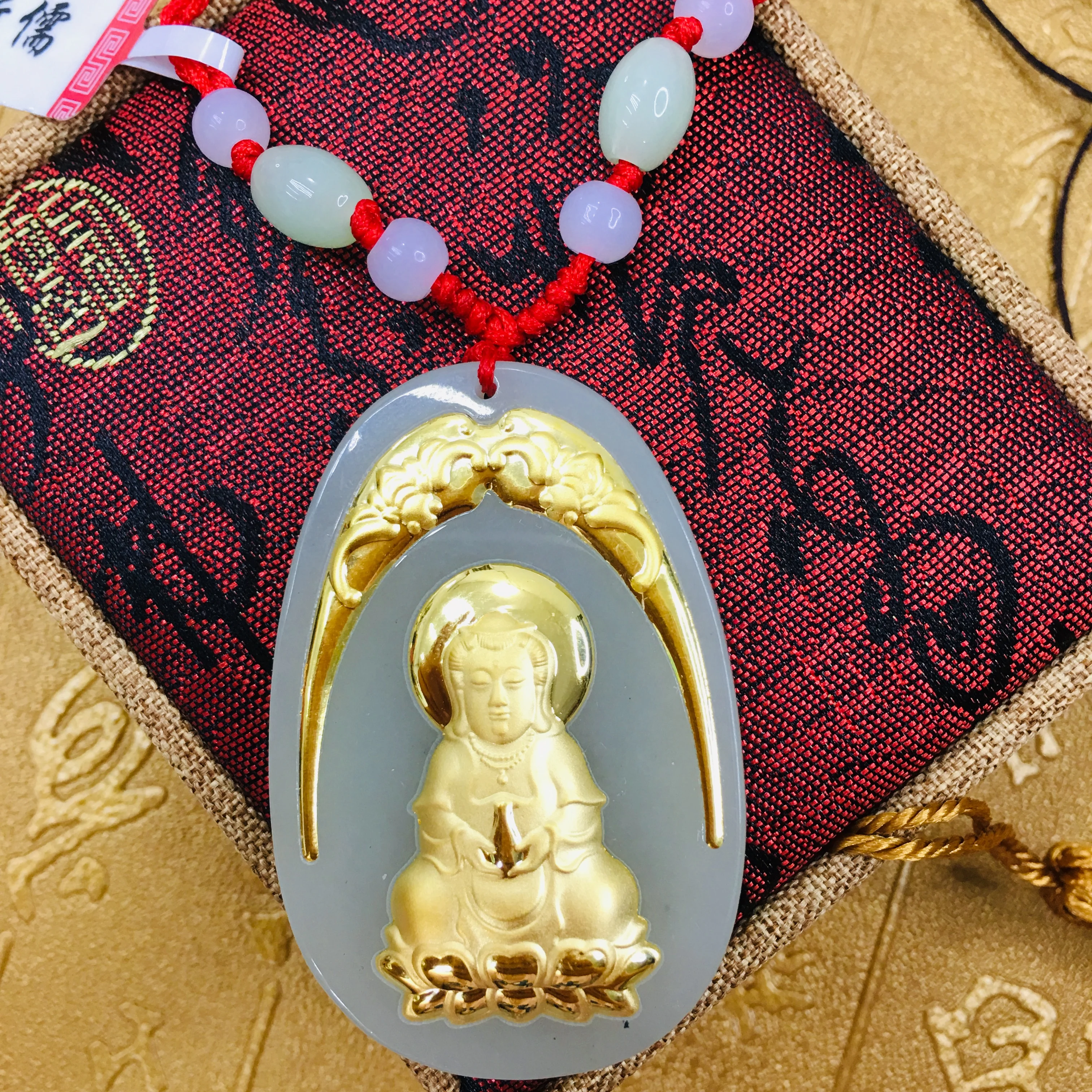 Отправить сертификат уровня а большая часть подвескаиз натурального камня белый