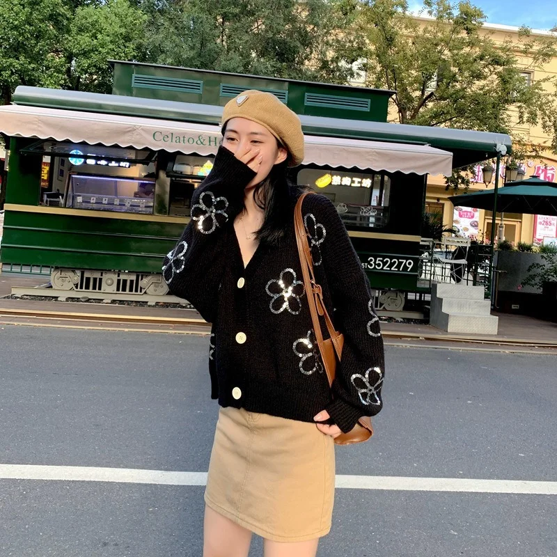 

Autumn Winter New Sequin Embroidery Knitted Cardigans Fashion Women V-Neck Thick Warm Sweater Loose Leisure Coat Chic Streetwear