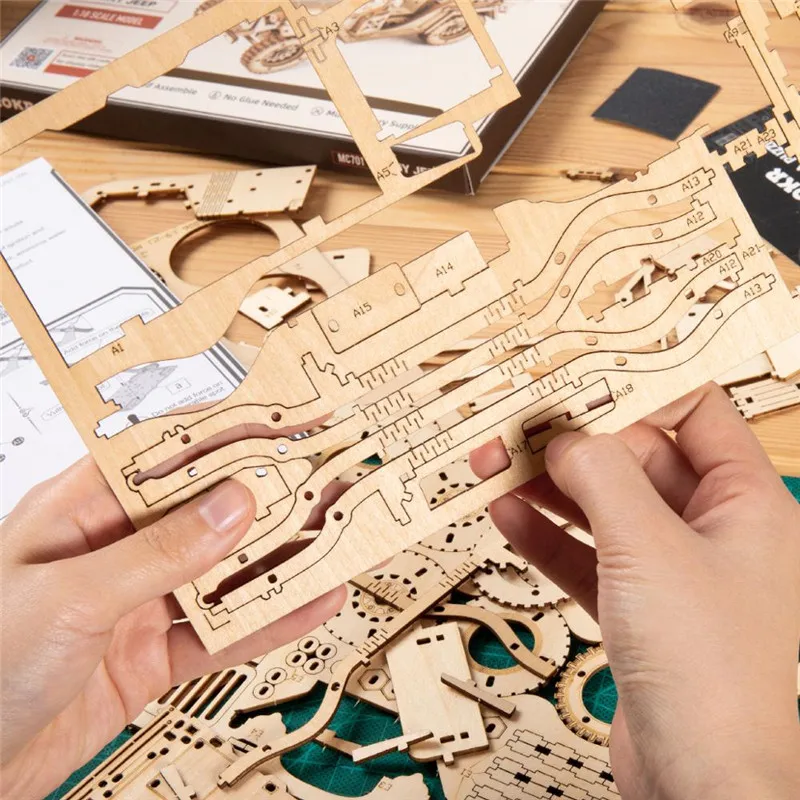 

1:18 Retro DIY Movable 3D Model Army Jeep Wooden Puzzle Game Assembly Toy Gift for Children Teens Adult Home Decoration 369pcs