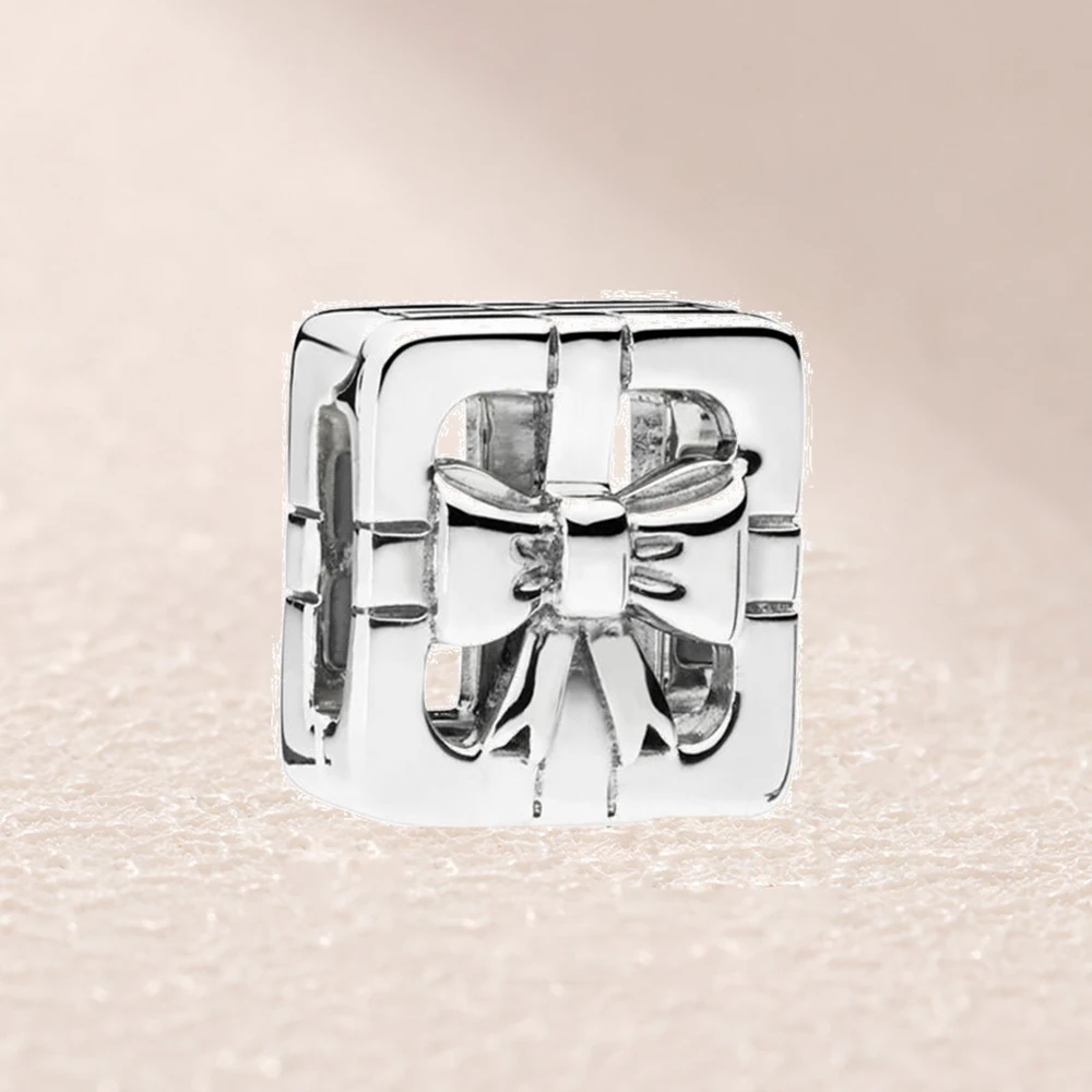 

797538 Reflexions Gift Clip Charm