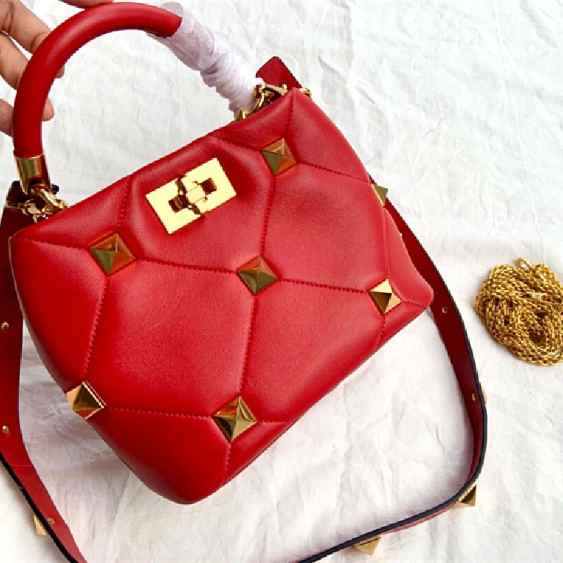 

Ручная сумка-мешок, роскошные дизайнерские высококачественные сумки 2021 новые модели женских сумок из кожи с заклепками