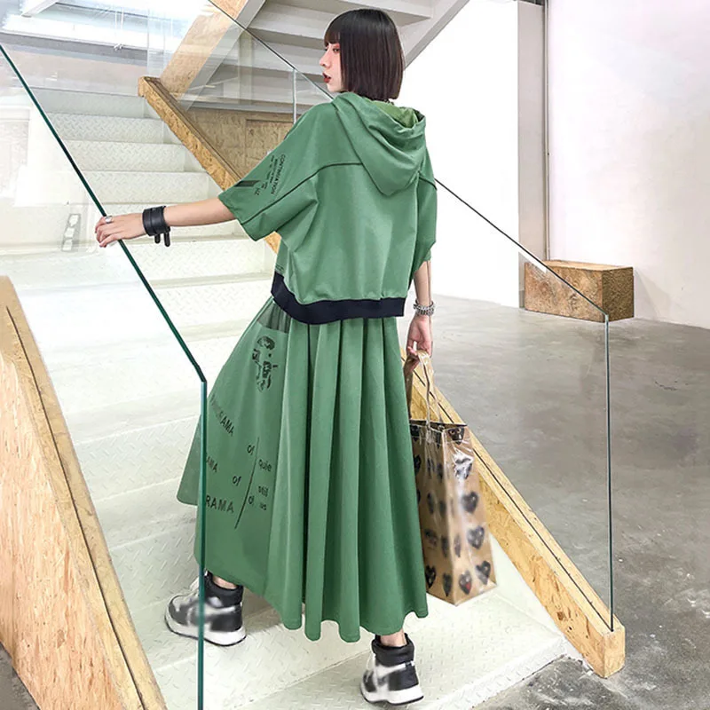 

[EAM] Half-body Skirt Two Pieces Green Print Suit New Hooded Short Sleeve Black Loose Women Fashion Spring Summer 2021 1DD7195