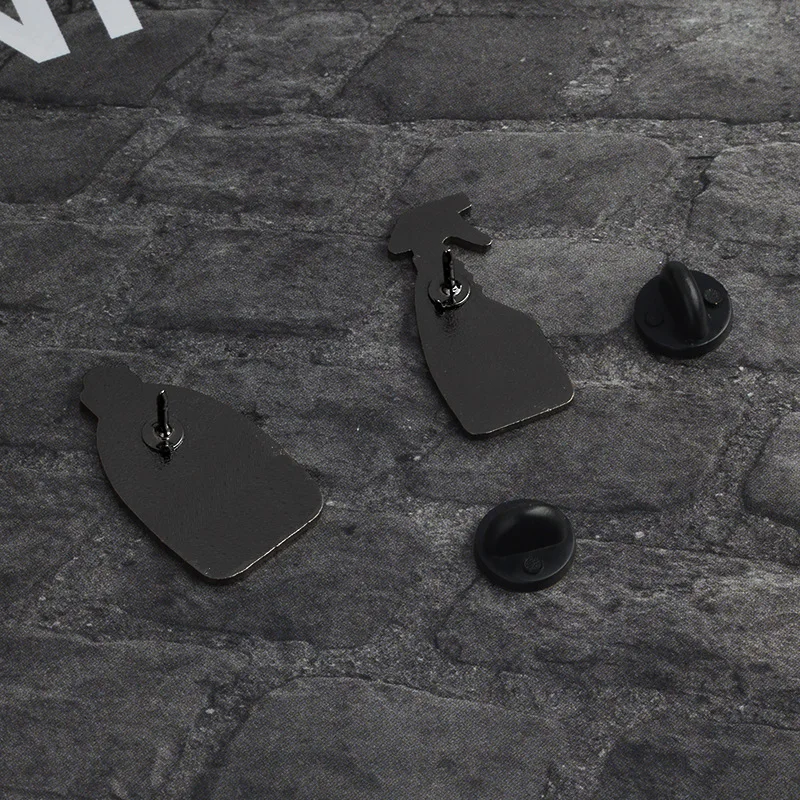 Забавная эмалированная заколка для лацканов со съемником ерунды спрей моющее