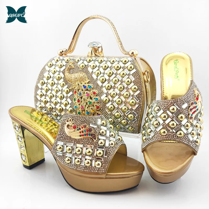 Модный итальянский дизайн комплект из обуви и сумки в африканском стиле золотого