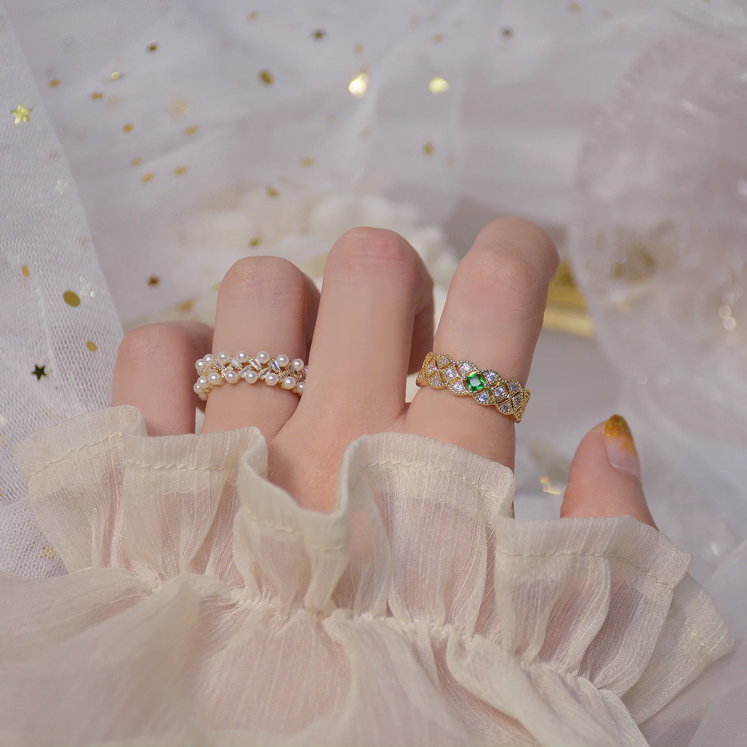 

Ins Hot Sale 14K Real Gold Exquisite Zircon Pearl Simple Emerald Diamond Design Sense Open Design Ring for Women