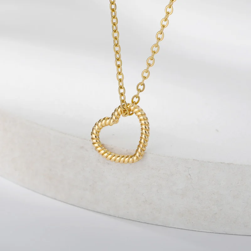 

Stainless Steel Heart Pendant Necklaces For Women Rose Gold Silver Chain Heart Choker Necklace Bohe Birthday Jewelry Gift 2021