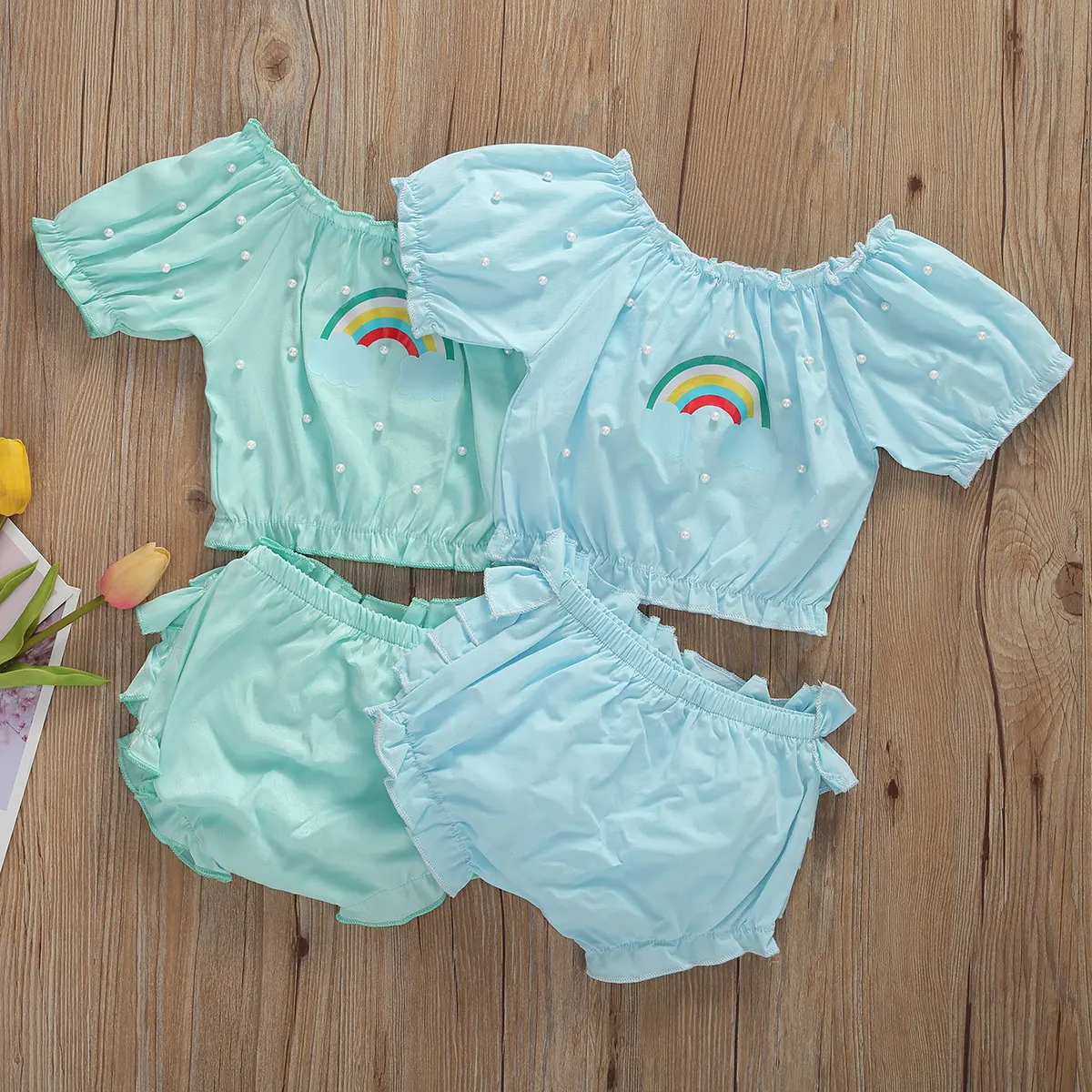 

Модный комплект одежды из 2 предметов для маленьких девочек, хлопковая футболка с короткими рукавами и радужным жемчугом Топы + однотонные ш...