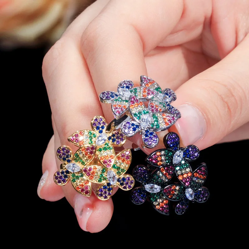 Ювелирные изделия от известного бренда QooLady Черное и желтое золото CZ