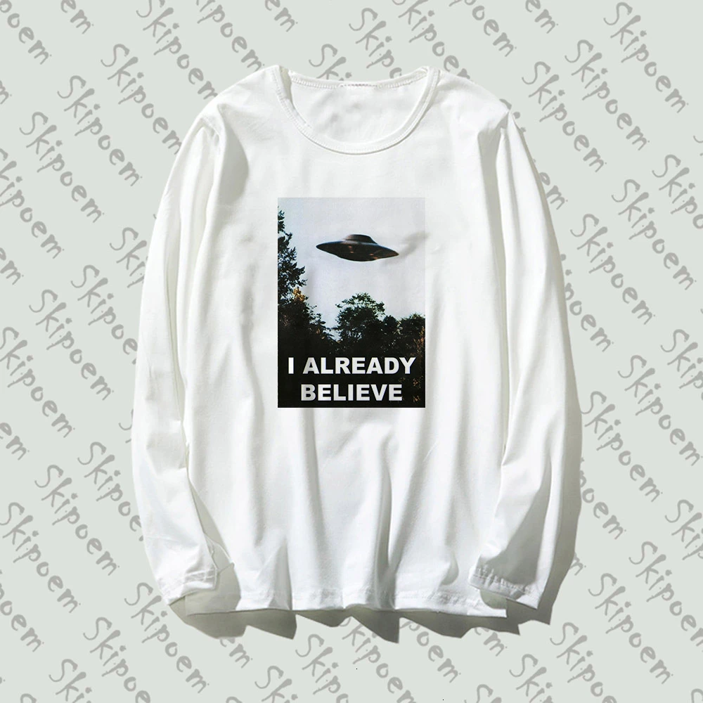 Я уже верю в существование футболка с надписью Aliens женская готическая эстетика