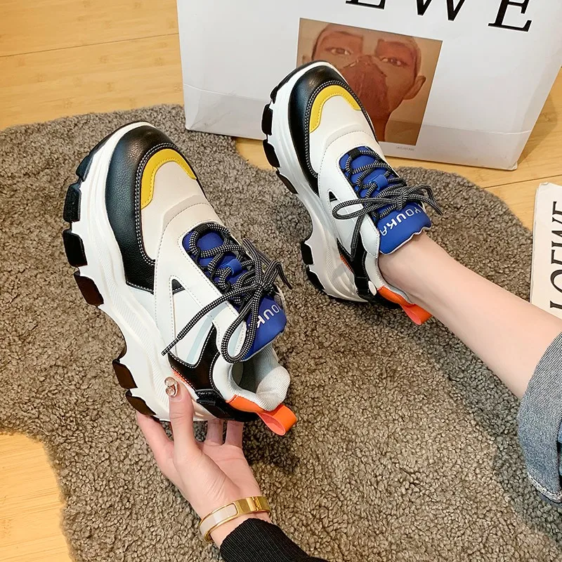 

Женские кроссовки на толстой вулканизированной подошве, со шнуровкой