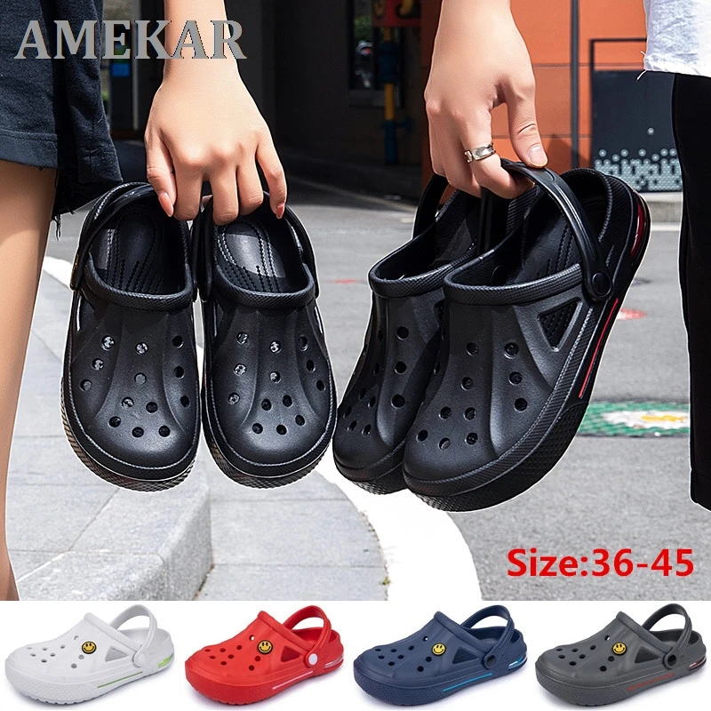 

Newbeads Crocks Crocse Sandals Hole Shoes Couple Home Slippers Summer Hollow Out Smiling Face Buckle Men and Women Beach Flat