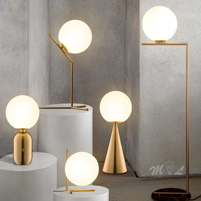 Настольная лампа светодиодная в скандинавском стиле с шариками и золотым