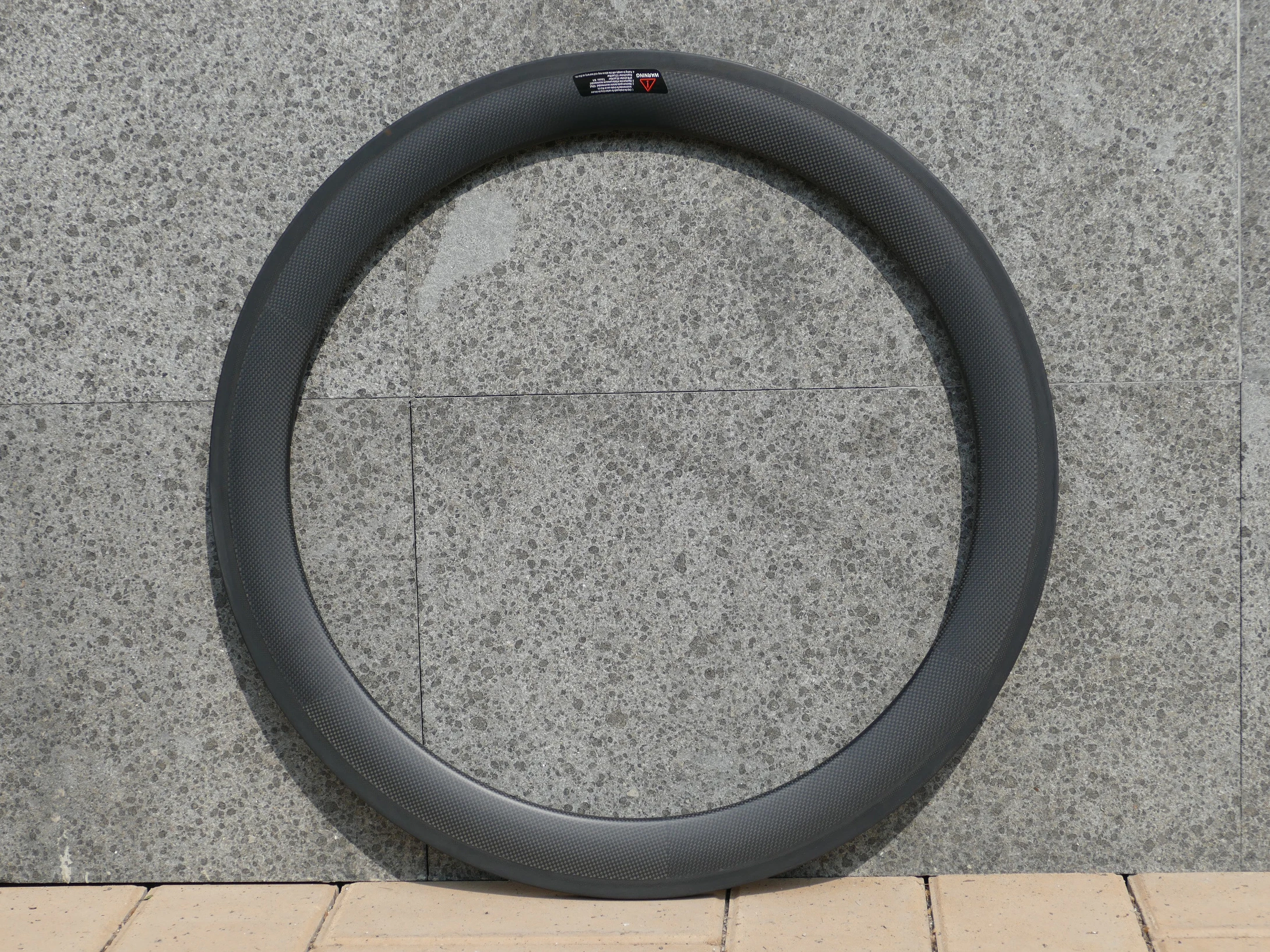 В том числе 1 пара обода полностью карбоновые для шоссейного велосипеда