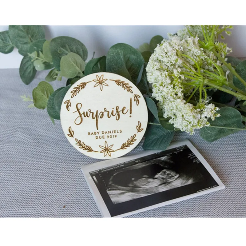 Здравствуйте я новый здесь выгравированный бирка объявления новорожденного