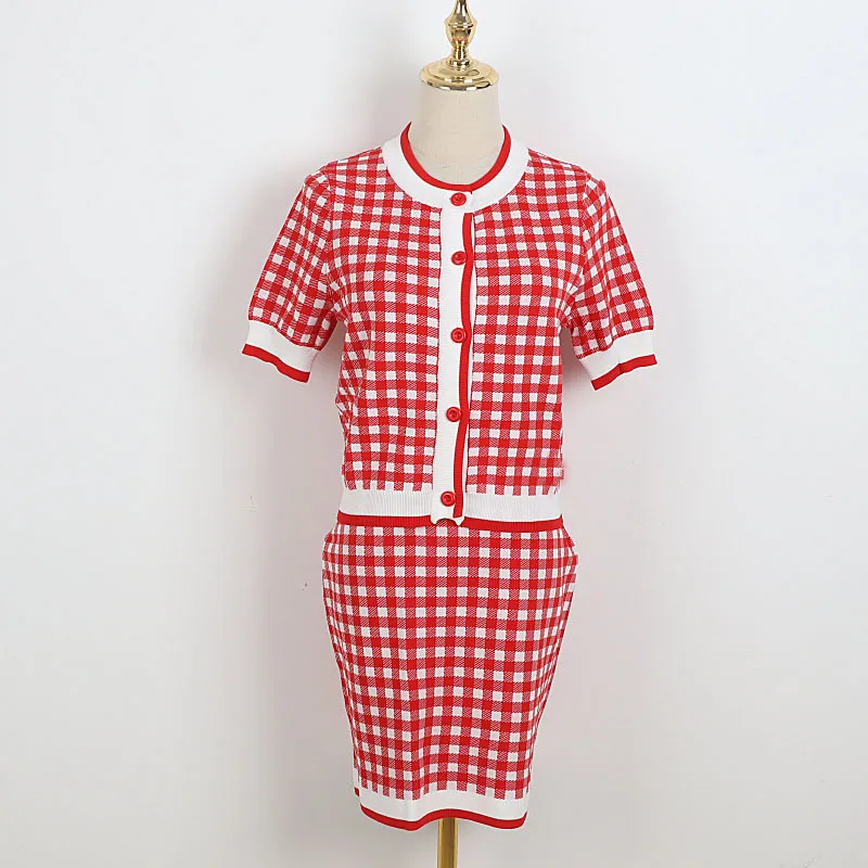 

Runway Brand New Summer Women's Red Plaid Short-Sleeved O-Neck Knitted Top and Mini Skirt Two-Piece Set Casual Sweet Clothing