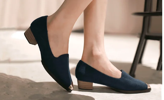 Женские туфли-лодочки на толстом деревянном каблуке с кристаллами