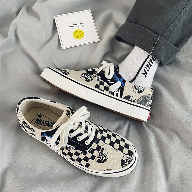 2021 New Graffiti Leopard Low up Canvas Sneakers for Men Classic White Lattice Man Board Shoes Men Flat Lace Men Vulcanize Shoes
